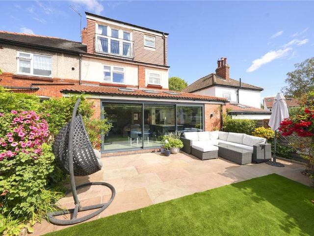 House for sale in Holgate, High Field