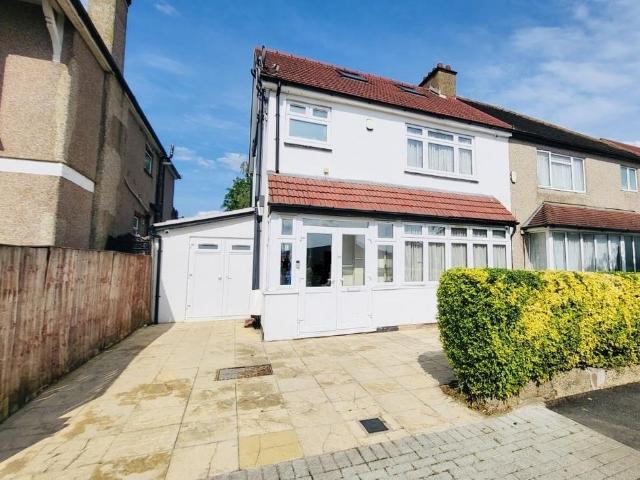 House for sale in Burnt Oak, Greater London