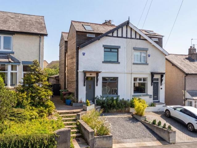 House for sale in Farsley, West Yorkshire