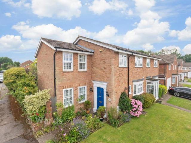 House for sale in The Butts, Kent