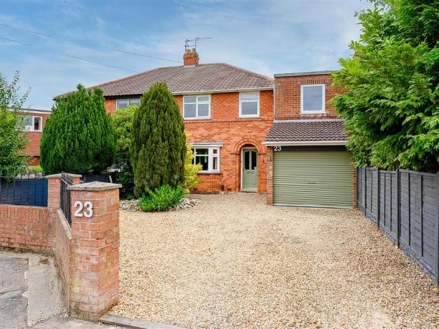House for sale in High Field, York