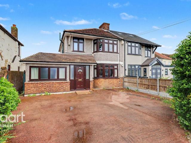 House for sale in Rainham, Greater London