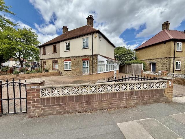 House for sale in London Borough of Ealing, Greenford
