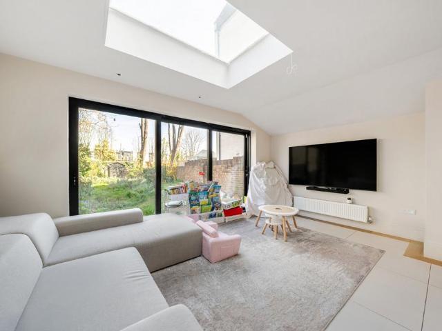 House for sale in Balham, Greater London
