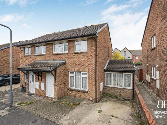 House for sale in Hainault, Greater London