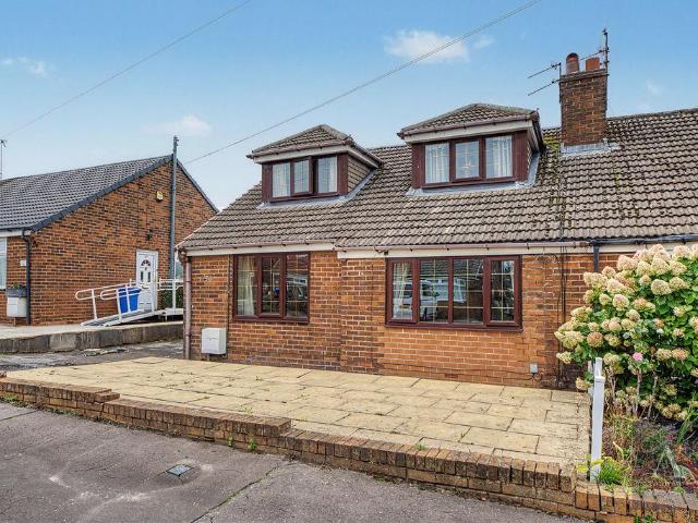 House for sale in Lady House, Burnedge