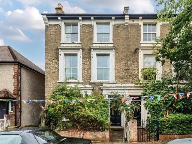 House for sale in Tulse Hill, Greater London