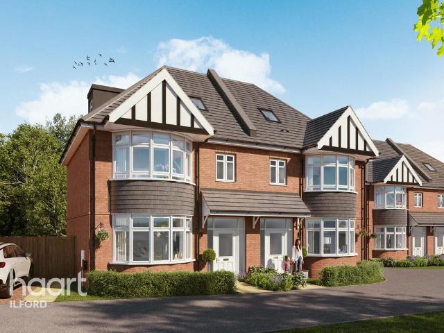 House for sale in Newbury Park, Greater London