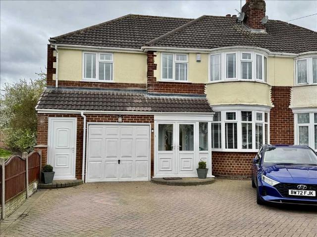 House for sale in Wood End, Park Village