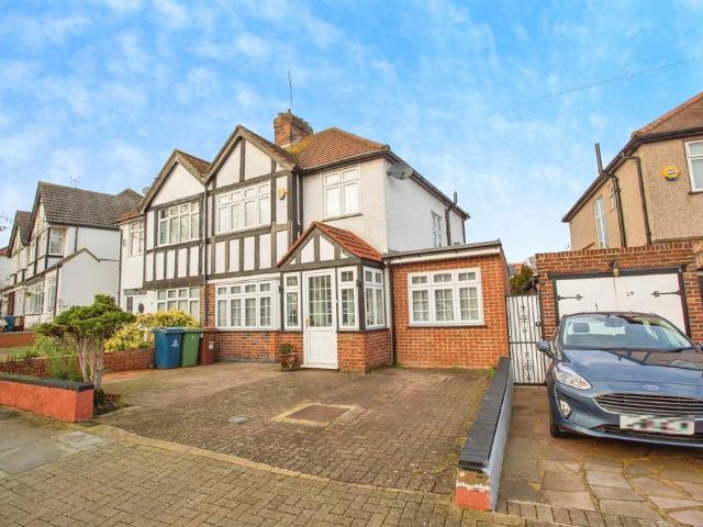 House for sale in Harrow Weald, Greater London