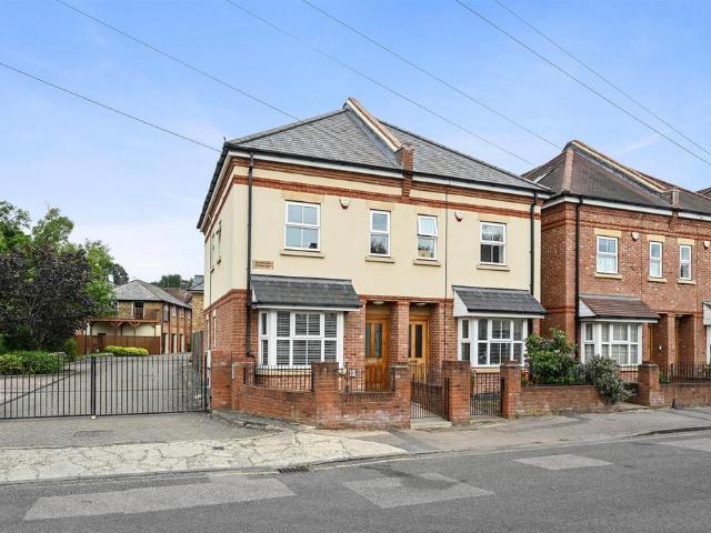 House for sale in Batchworth
