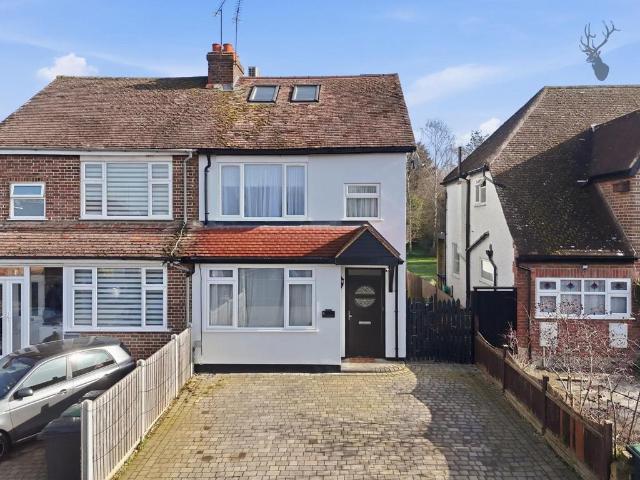 House for sale in Lambourne, Epping