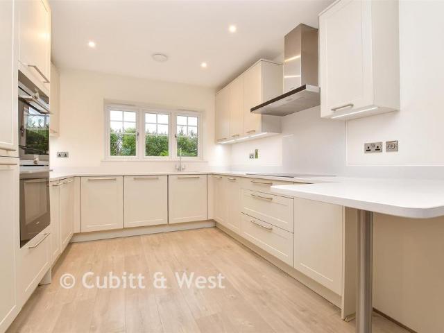 House for sale in Nork, Red Hill