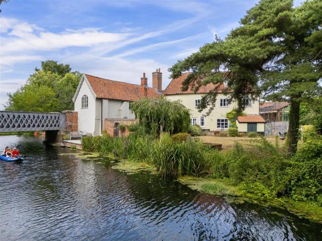 House for sale in Ditchingham, South Norfolk