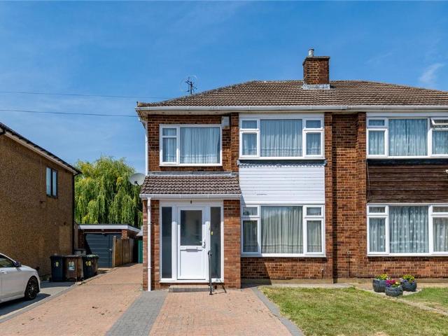 House for sale in Spring Park, Luton