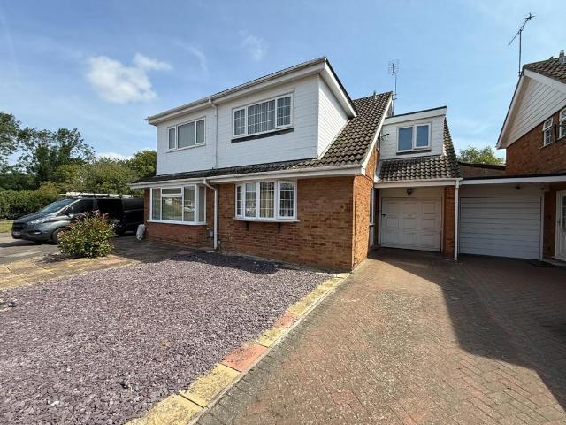 House for sale in Woodside Estate, Houghton Regis