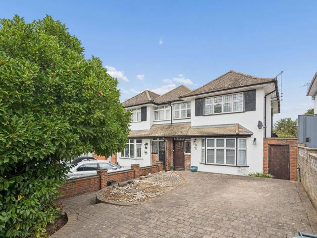 House for sale in Watford Rural, Batchworth