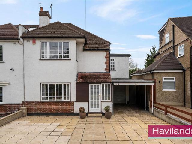 House for sale in Oakwood, Greater London