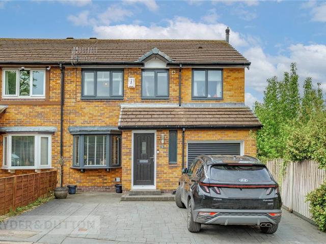 House for sale in Shirebrook Park, Charlesworth