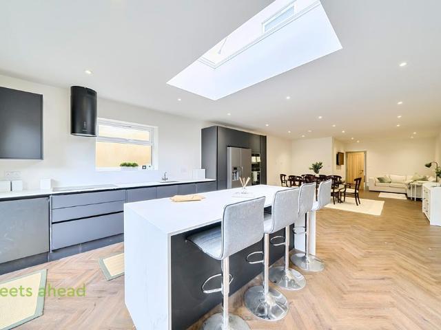 House for sale in London Borough of Croydon, Selhurst