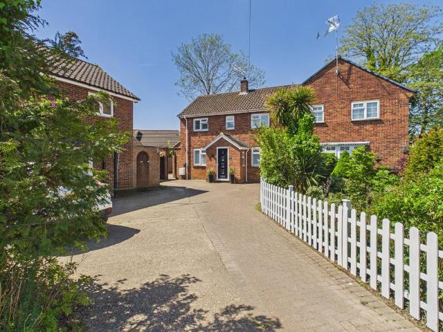House for sale in Lunnon, Buckinghamshire