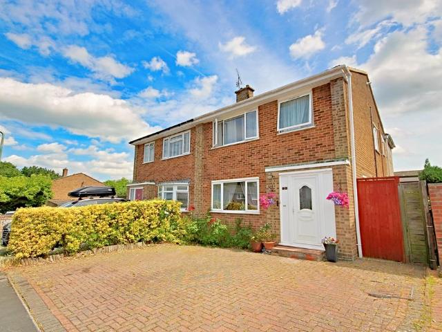 House for sale in Allington, Midway