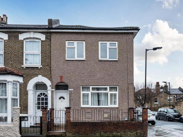 House for sale in Nunhead, Greater London