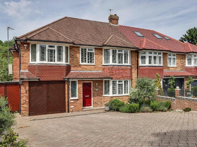 House for sale in London Borough of Croydon, Selsdon