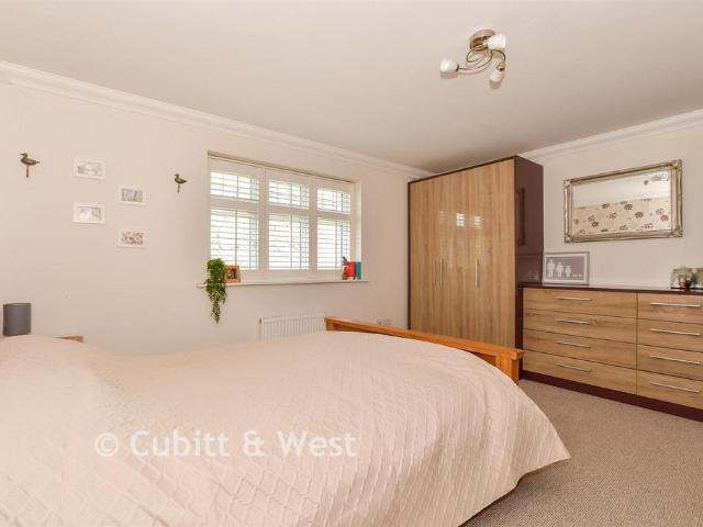 House for sale in Caterham Valley, Hillview