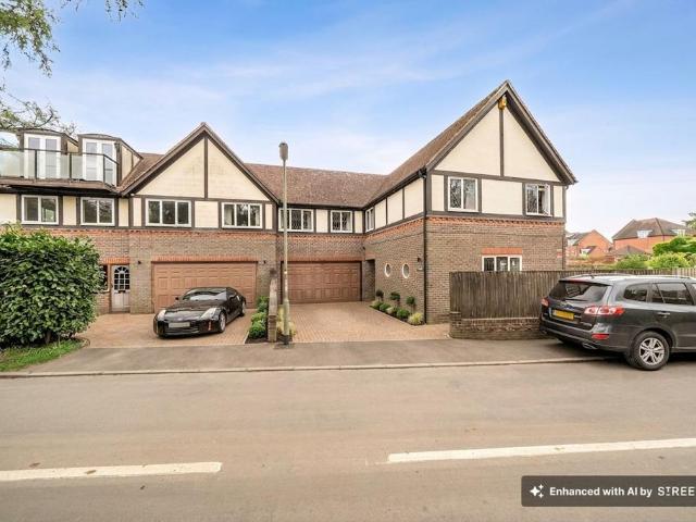House for sale in Caterham-on-the-Hill, Hillview