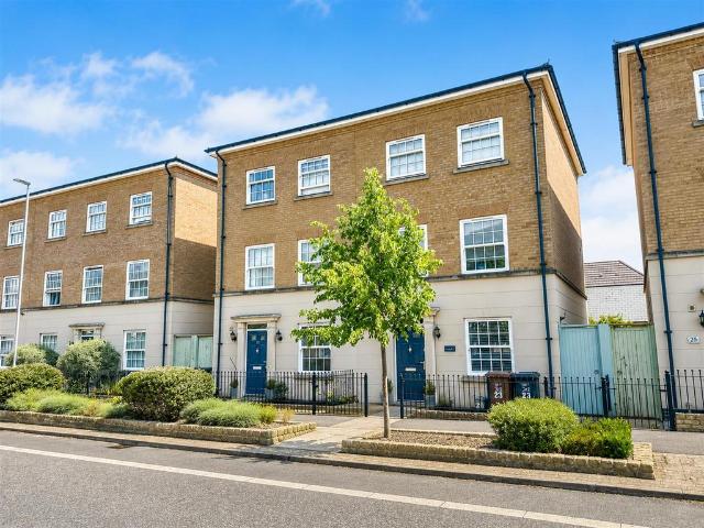House for sale in Priors Hall Park, Weldon