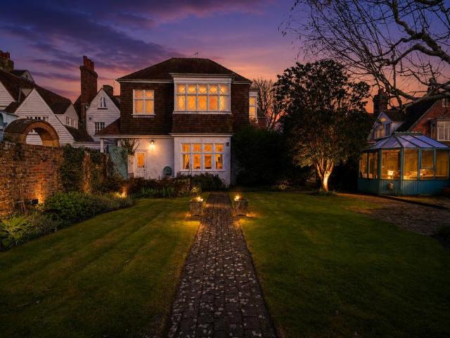 House for sale in Heathlands, East Sussex