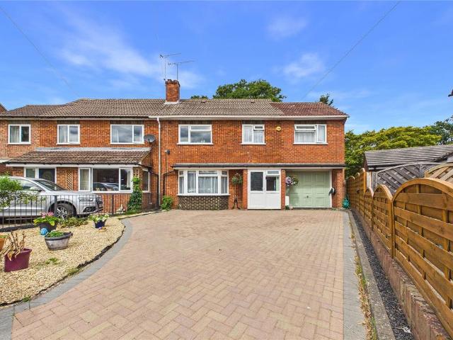 House for sale in Heol-las, Surrey