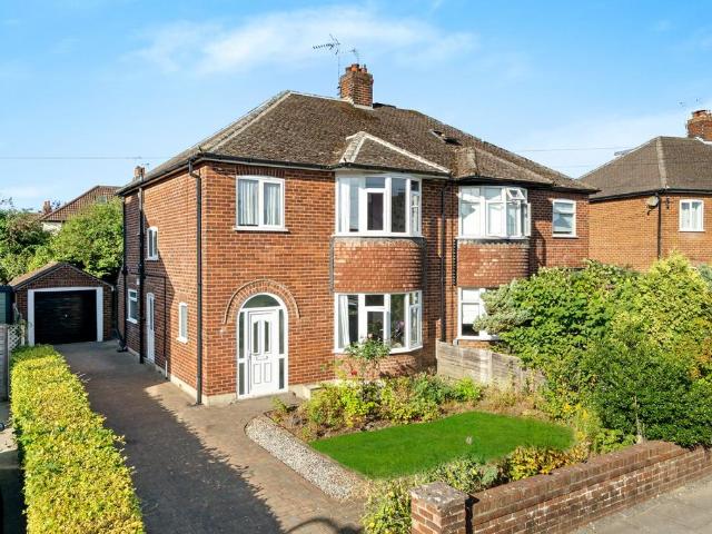House for sale in Hookstone, Harrogate