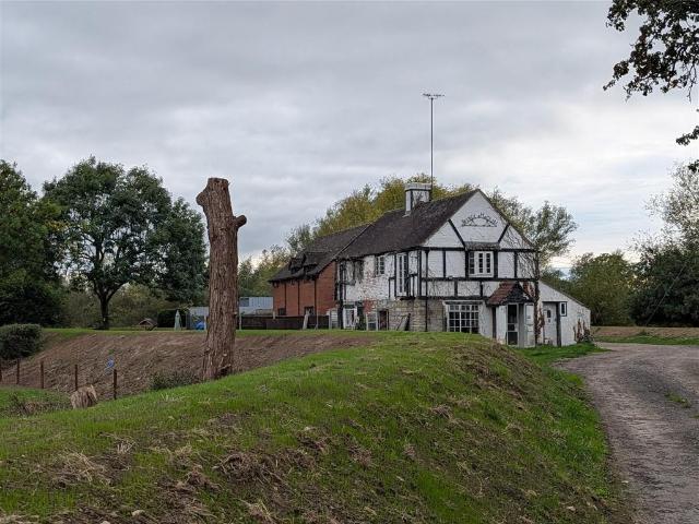 House for sale in Lower Apperley, Tewkesbury