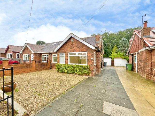House for sale in Scholes, West Yorkshire