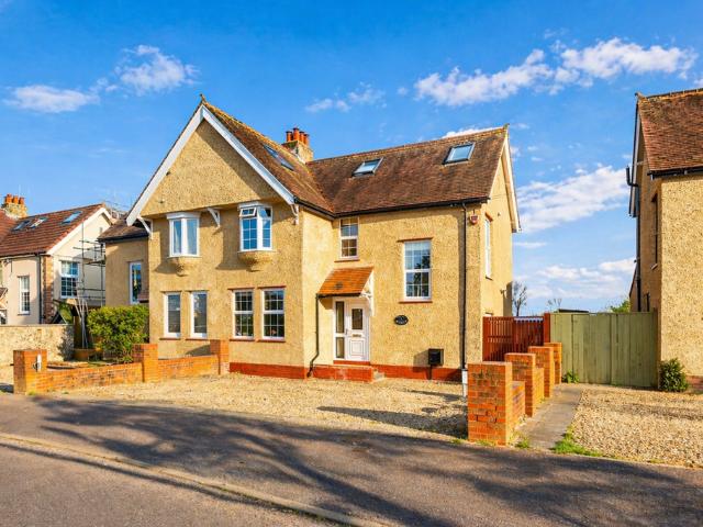 House for sale in Frogmore, Five Acres