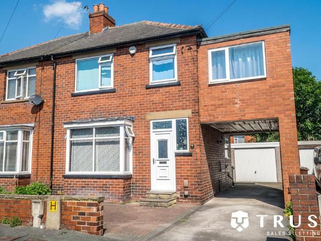 House for sale in Hanging Heaton, Dewsbury