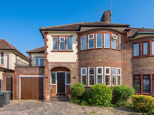 House for sale in West Finchley, Greater London