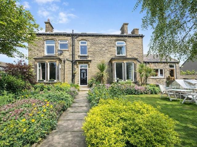 House for sale in Queensbury, West Yorkshire