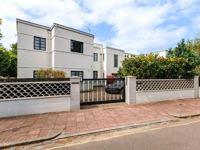 House for sale in Roehampton, Greater London
