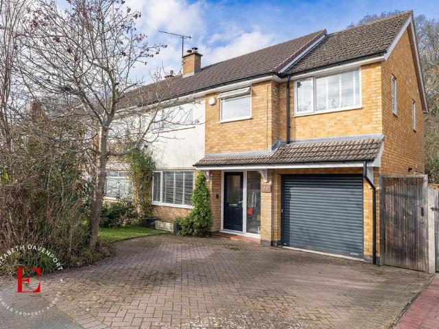 House for sale in Green Close, Warwickshire