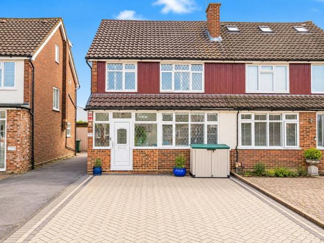House for sale in Chattern Hill, Spelthorne