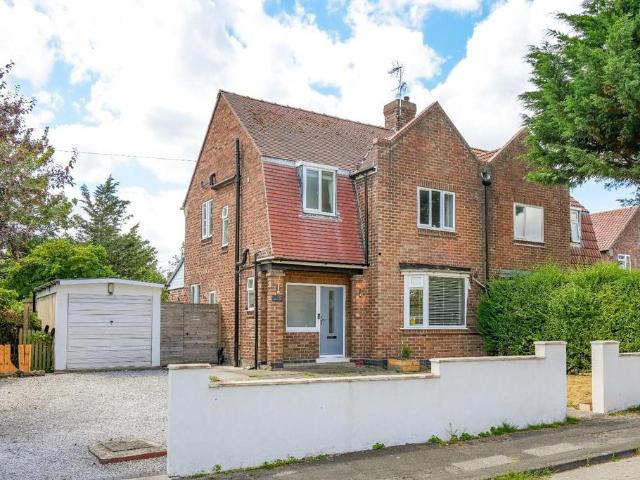 House for sale in High Field, York