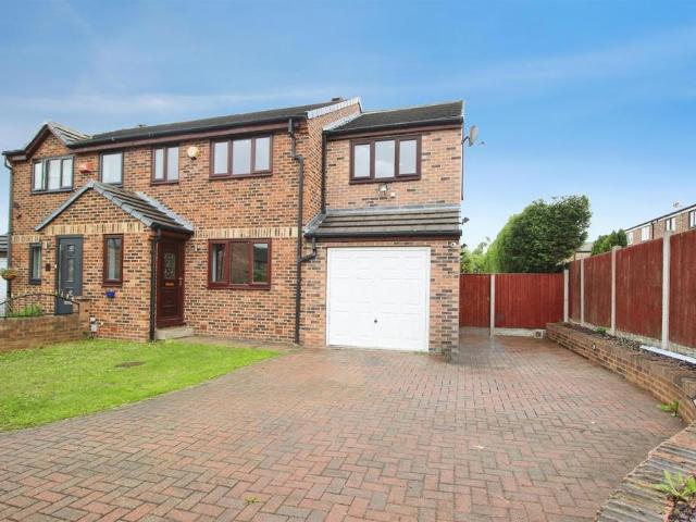 House for sale in Tingley, West Yorkshire