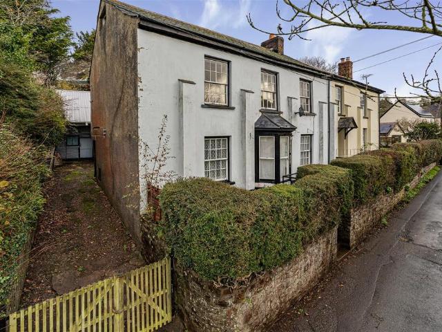 House for sale in Weir Quay, Devon