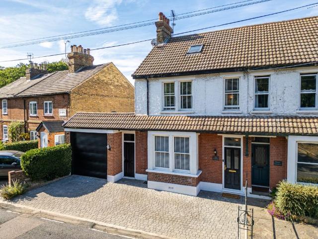 House for sale in Shorne Ridgeway, Gravesham
