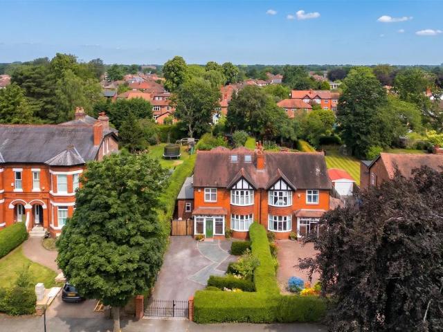 House for sale in Ashton upon Mersey, Trafford Park