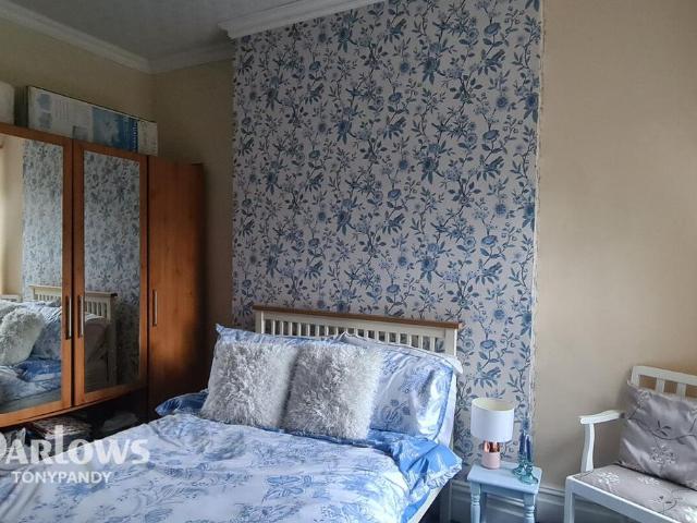 House for sale in Pentre