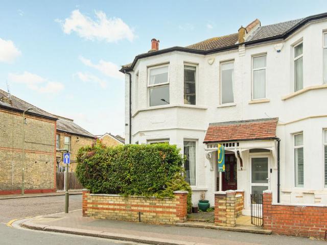House for sale in North Finchley, Greater London